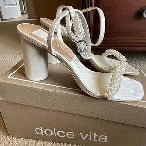 Dolce Vita Nory Heels vanilla color size 7 New. Never worn